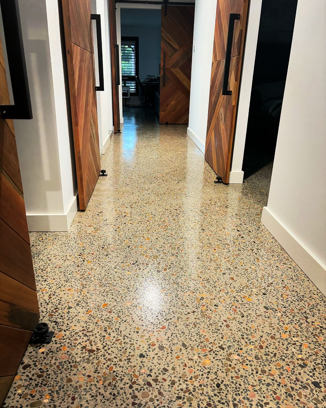 Based on the Central Coast, our services extend to Newcastle and the Hunter Valley, transforming residential and commercial spaces with stunning and durable floor finishes. Enjoy beautiful bathroom and hallway concrete polished floors.