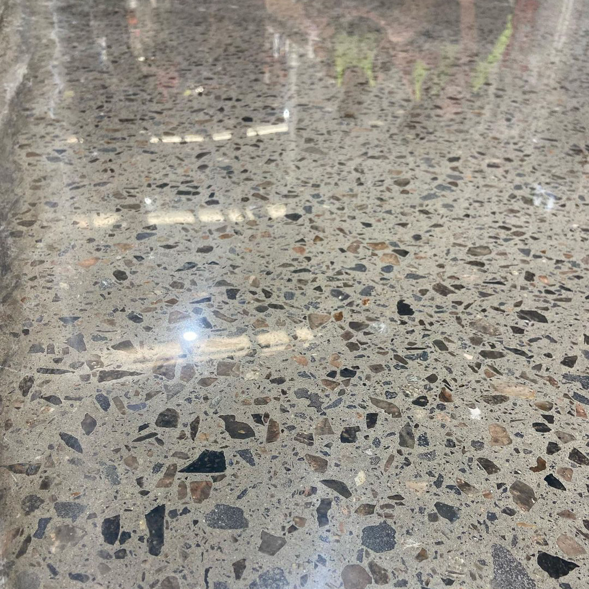 Experience beautiful polished concrete finishes on bench tops by our team of experts.